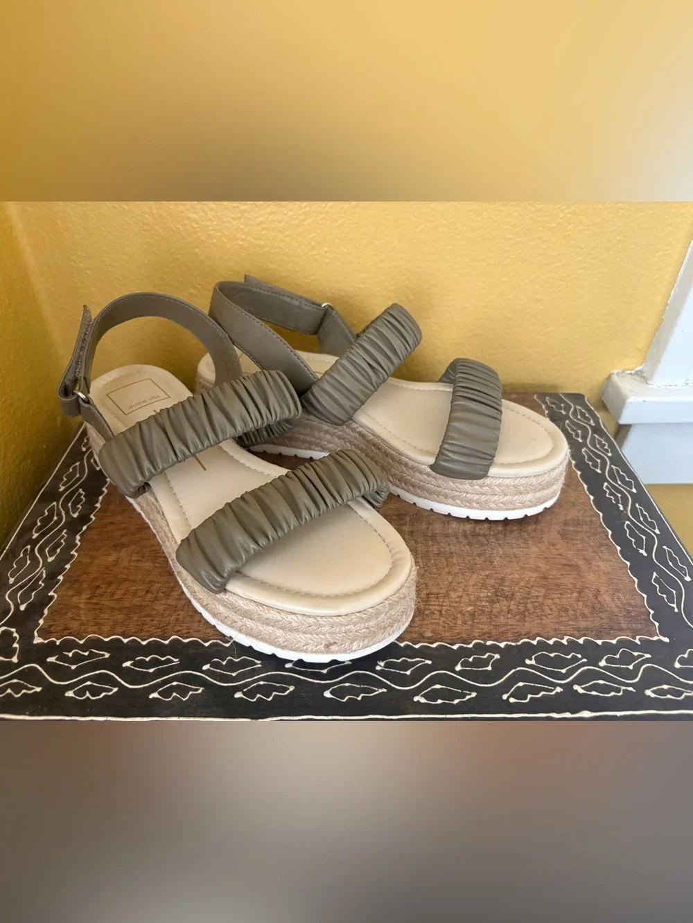 NEW Women’s Dolce Vita Olive Ruched Strap Platform Sandals - size 7